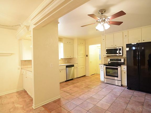 4th image of 2625 Brooklawn Dr