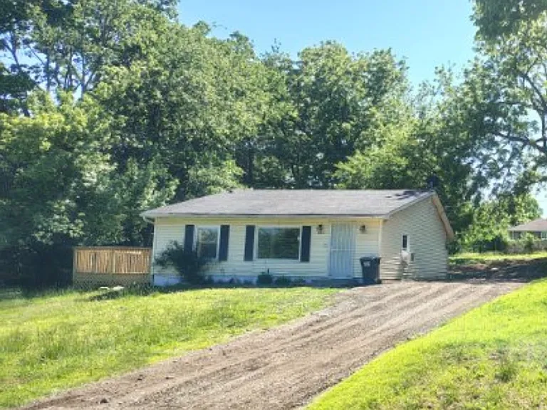 6602 NW Twin Springs Rd — Photo 1