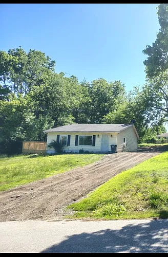 6602 NW Twin Springs Rd Photo 1
