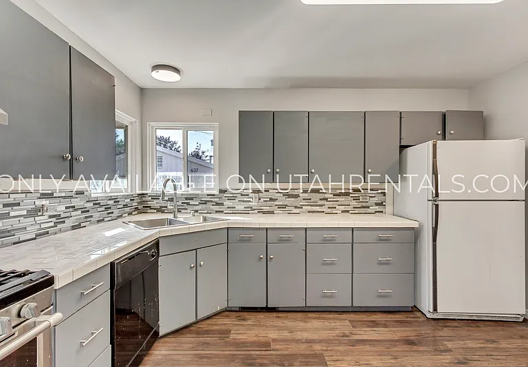 639 N 600 W — Photo 19