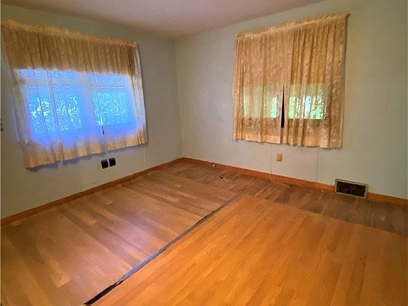 4th image of 248 Belmont Ct E