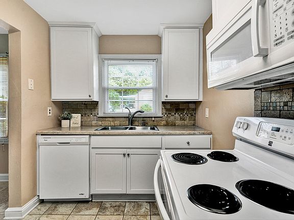 5th image of 156 Fort Lewis Blvd