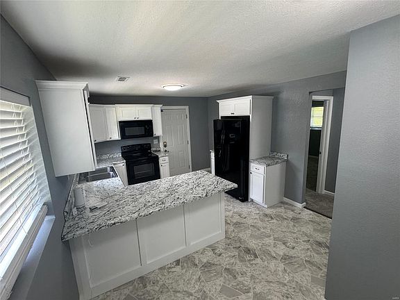 4th image of 2332 Thomas St