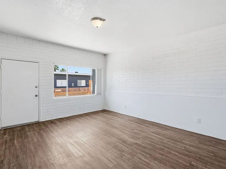 Alvernon811-835 — Photo 31