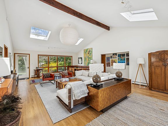 3rd image of 17 Georgica Woods Ln