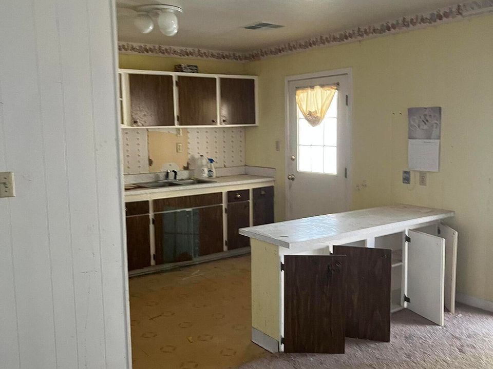 2nd image of 130 W 9TH Street