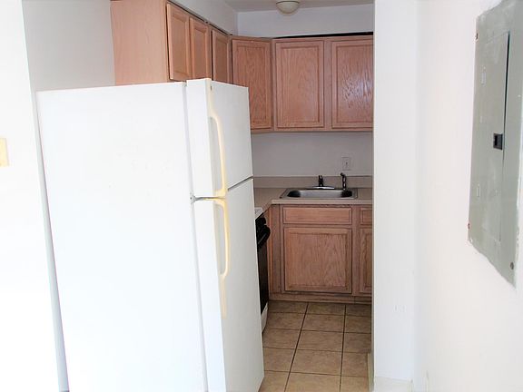 3rd image of 928 N 2nd St #E