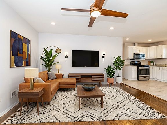 3rd image of 65 Indianwood Dr