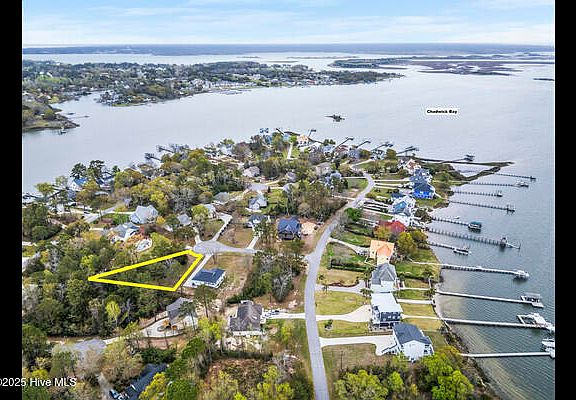 5th image of 115 Bay Court