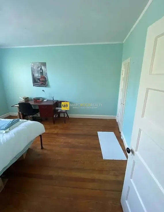 2 bed, 9999 sqft, $2,500 — Photo 3