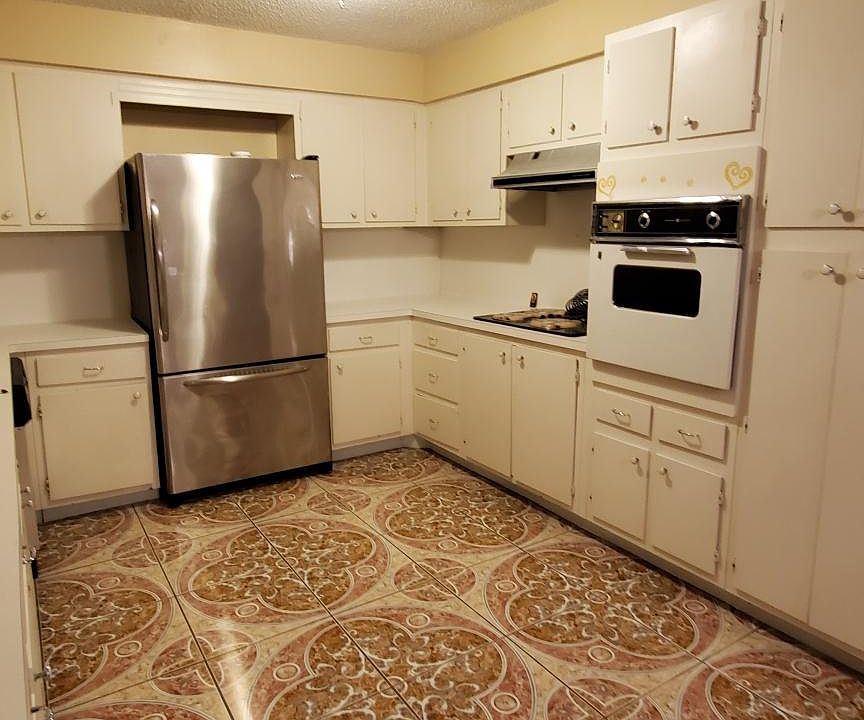 Kitchen - fridge included if tenant needs it.