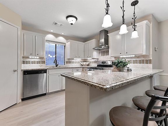 5th image of 2722 Sherwood Hollow Ln