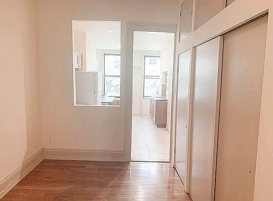 4th image of 215 Kent St APT 3R