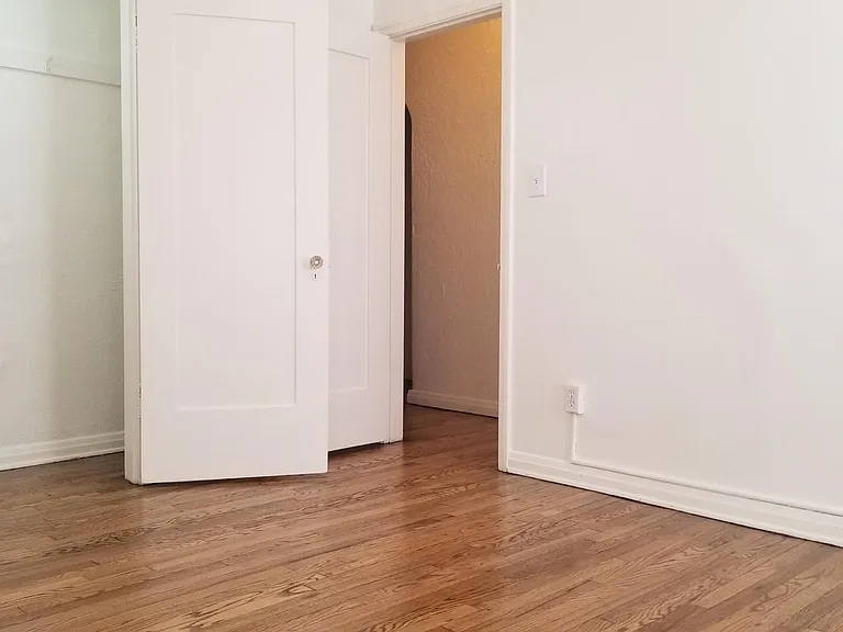 NATURAL LIGHT WHEN MINI BLINDS ARE OPEN