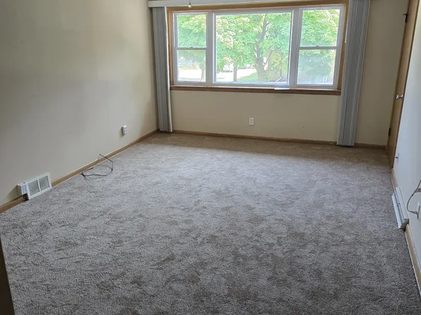 7414 W Fernwood Cir APT 4, Milwaukee, WI 53219
