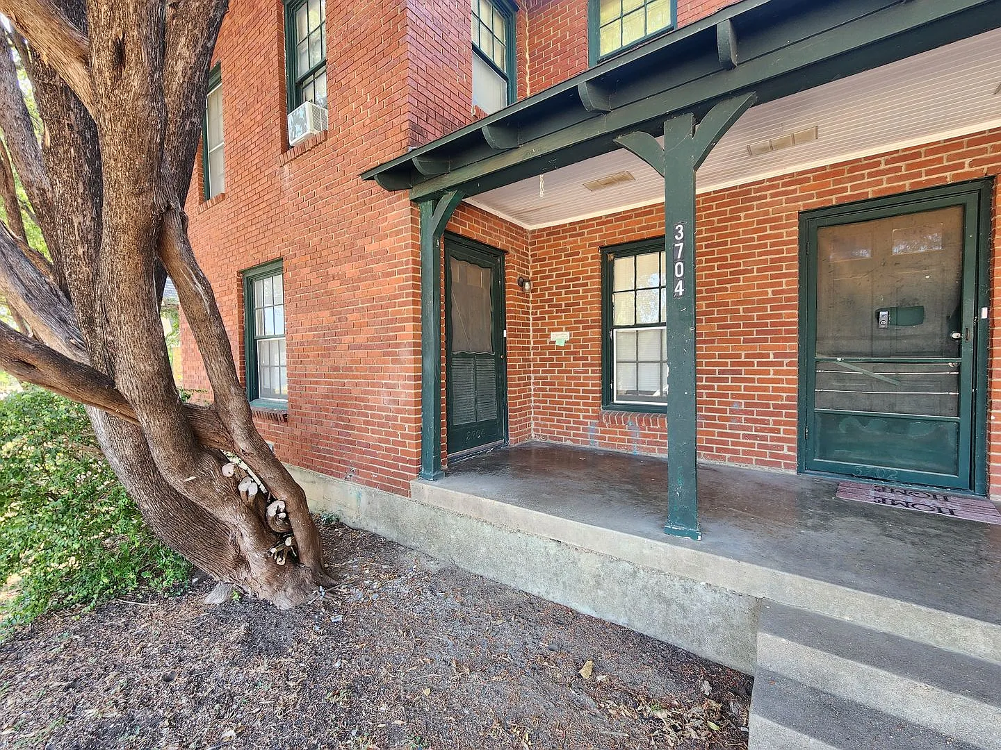 Updated 1 Bedroom In Meadowbrook — Photo 2