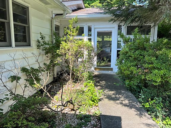 4th image of 1466 Main St