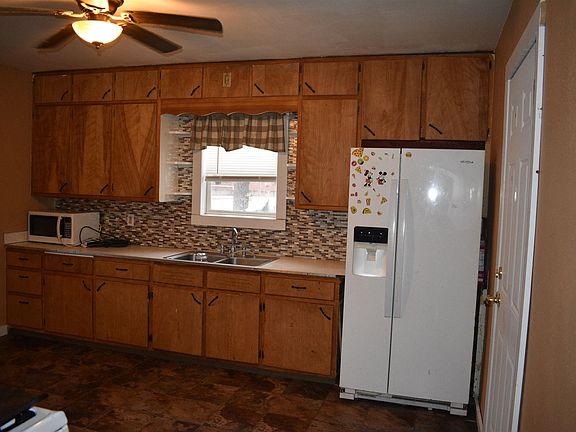 5th image of 821 10th Ave N