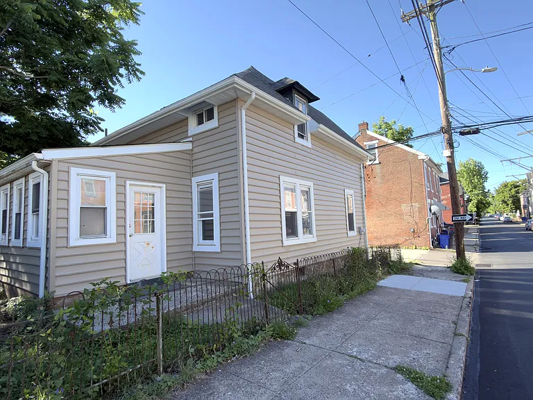 120 N Evans St — Photo 4