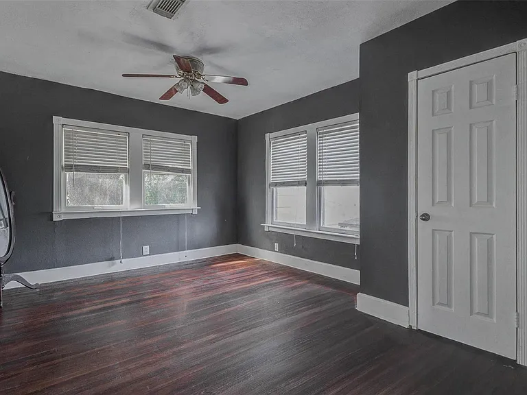 2410 Cleburne St — Photo 18