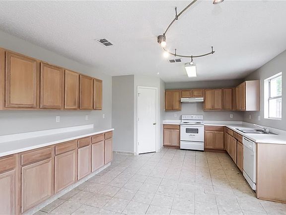 2nd image of 207 Idlewyld Dr