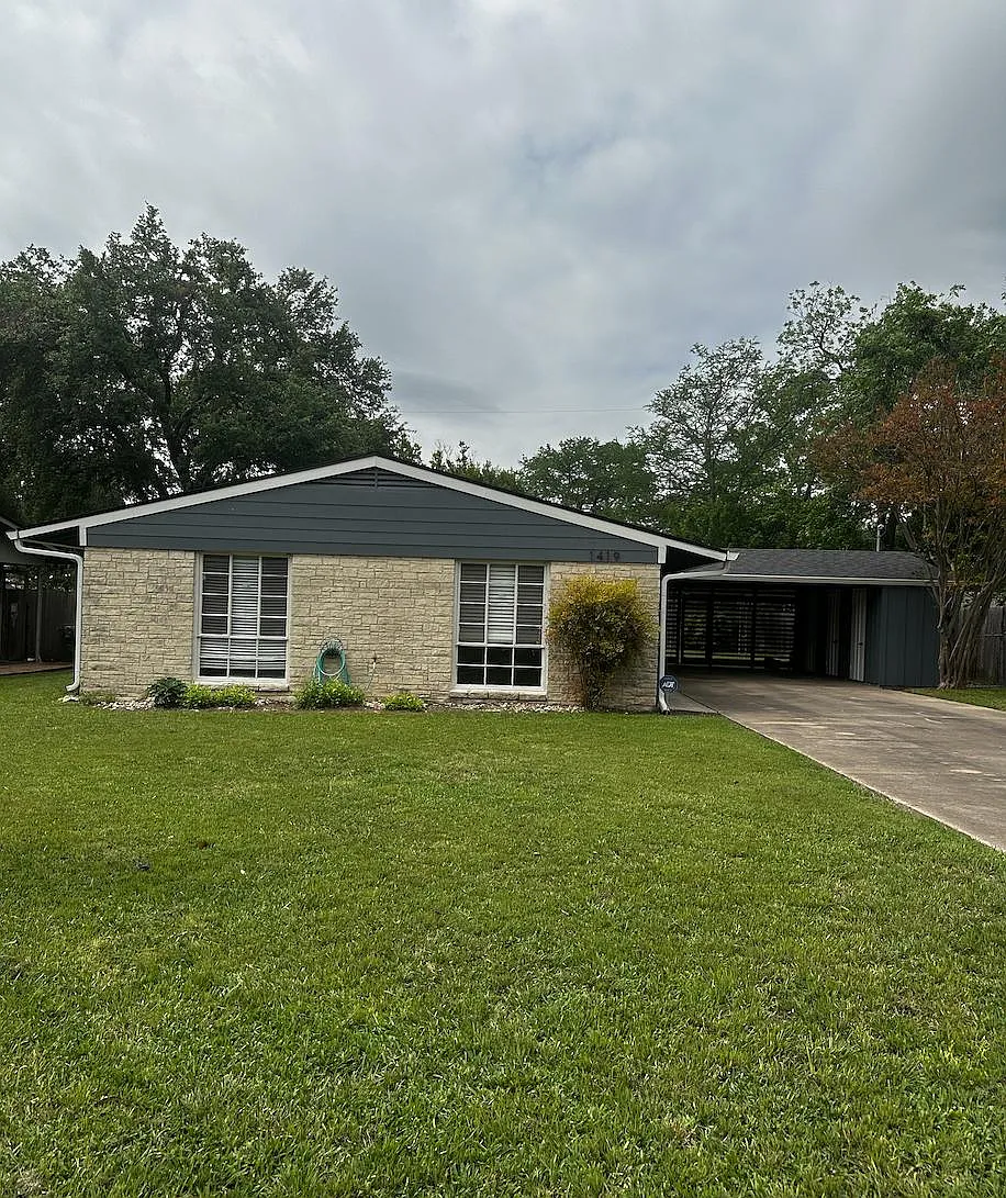 3 bed, 1410 sqft, $2,300 — Photo 1