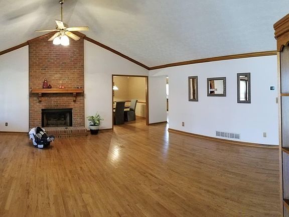4th image of 1560 Bentridge Dr