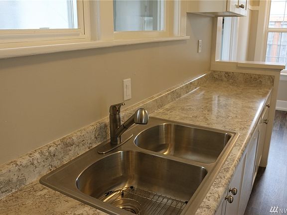3rd image of 613 13th St SE