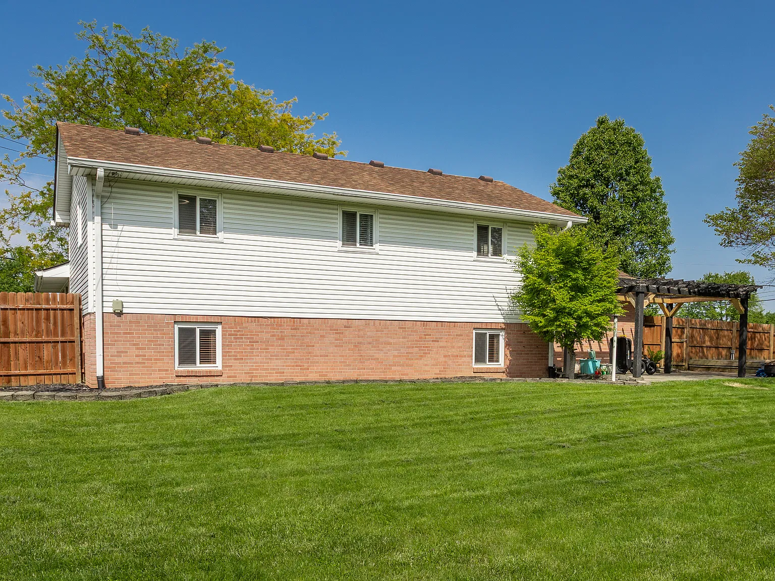 4 bed, 1915 sqft, $2,499 — Photo 3