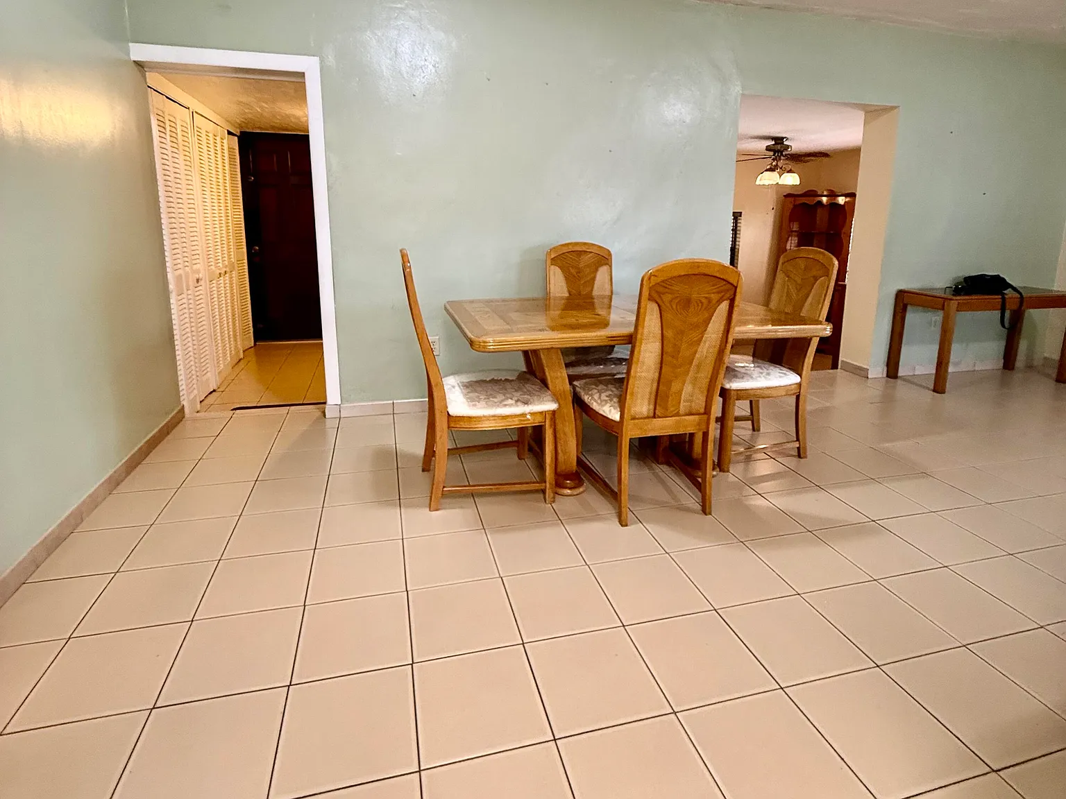 Studio, 984 sqft, $2,500 — Photo 3