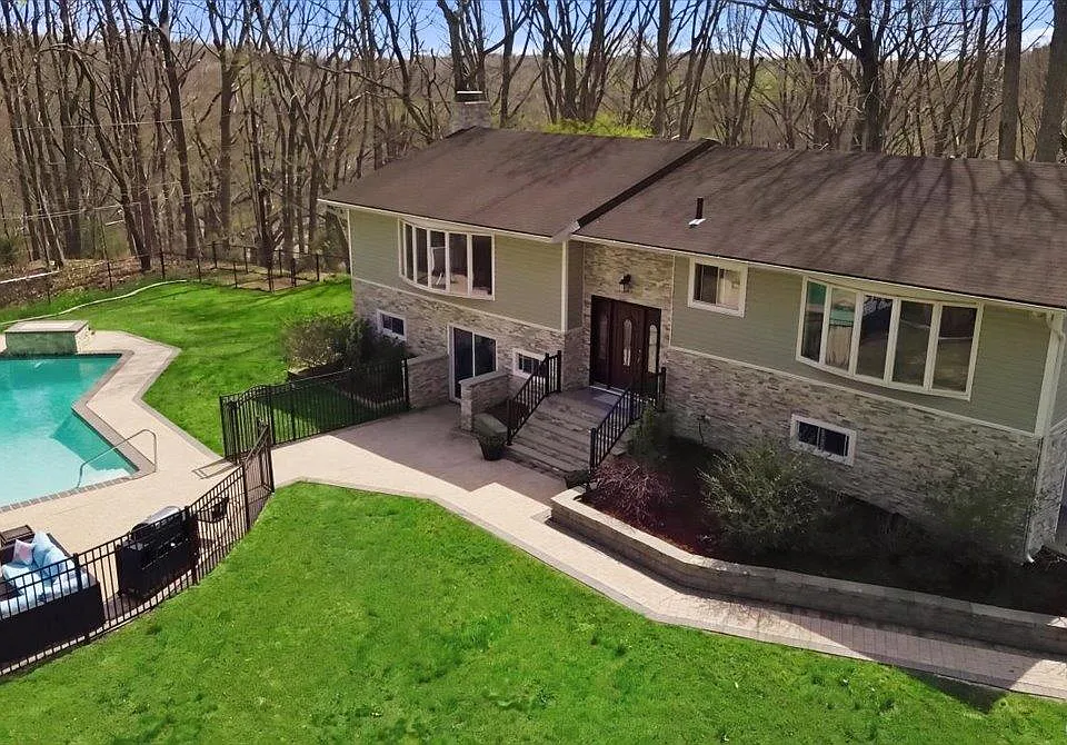 263 Oyster Bay Rd