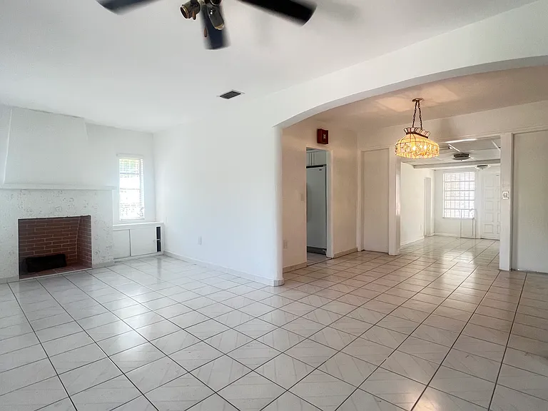 2027 SW 23rd St #2027 — Photo 10