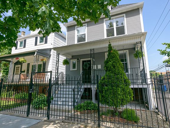 3rd image of 2615 N Monticello Ave #1