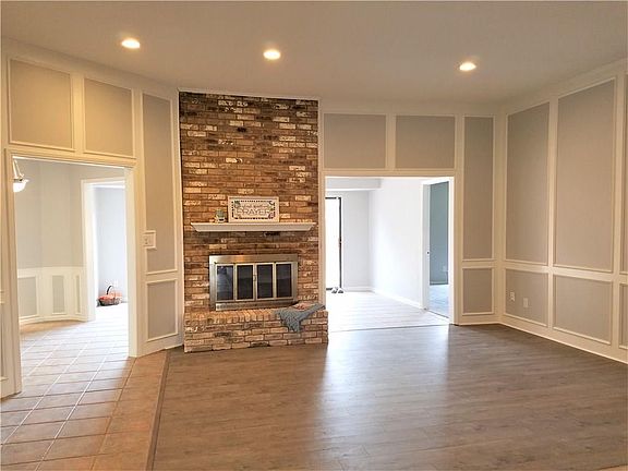 3rd image of 1718 Rosemeade Cir