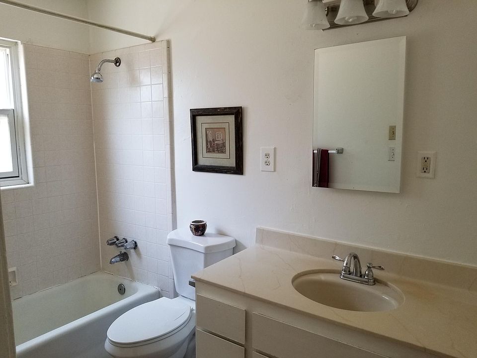 2nd image of 207 K St