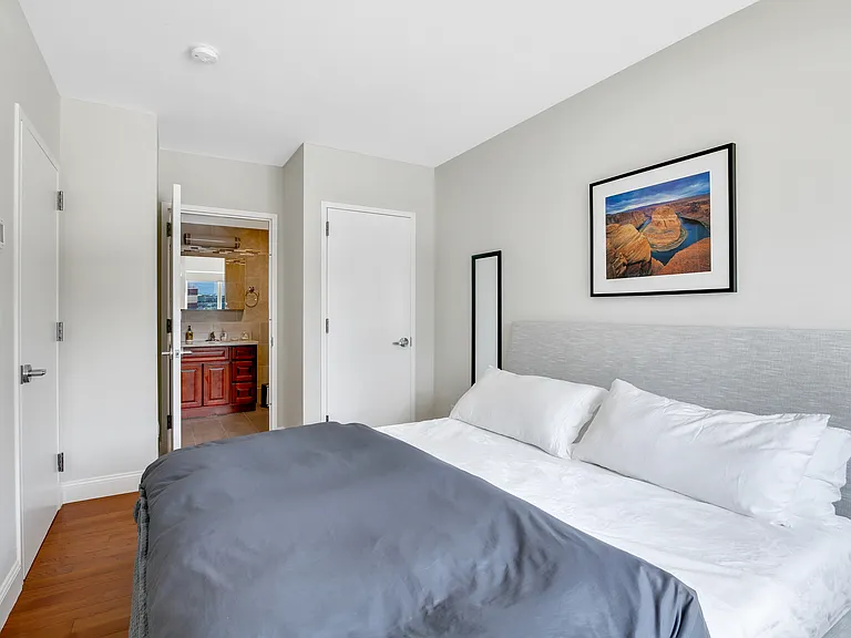 4604 Vernon Blvd #7C — Photo 12
