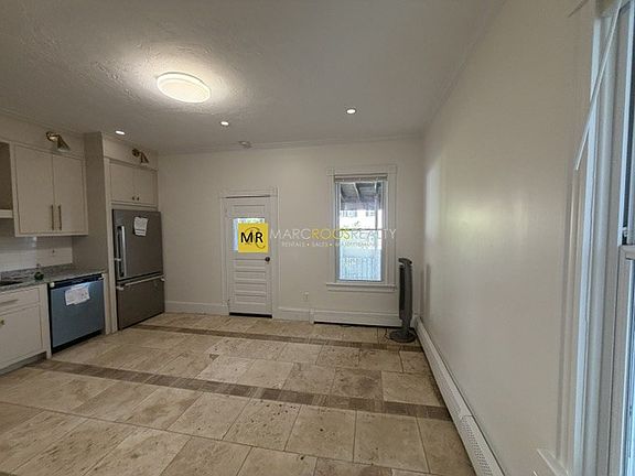 5th image of 225 Saratoga St #2B