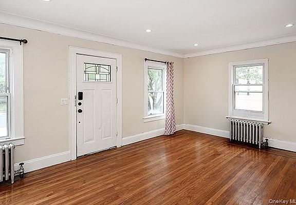 4th image of 194 Holly Avenue