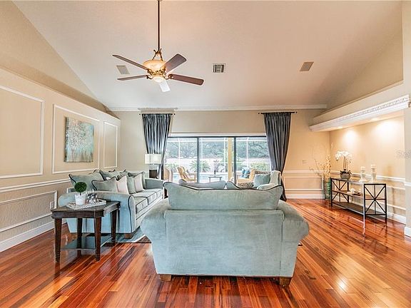 5th image of 2403 Huntington Blvd