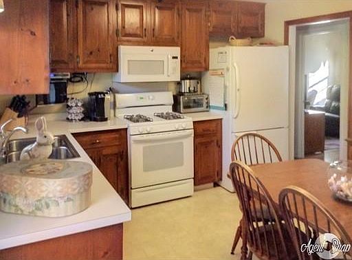 3rd image of 112 Old Country Way