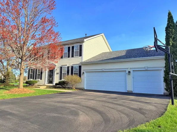 1669 Rolling Hills Dr, Crystal Lake, IL 60014