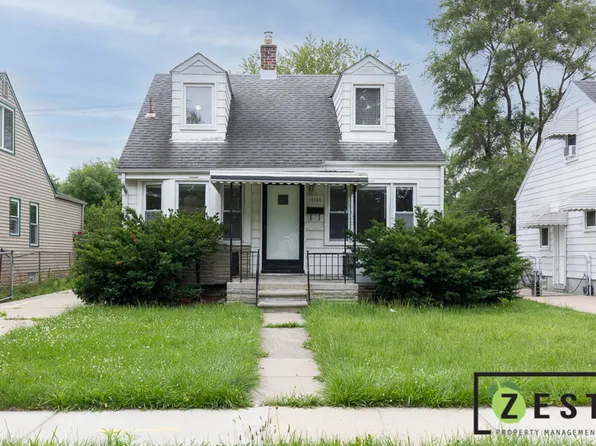 19366 Woodside St, Harper Woods, MI 48225