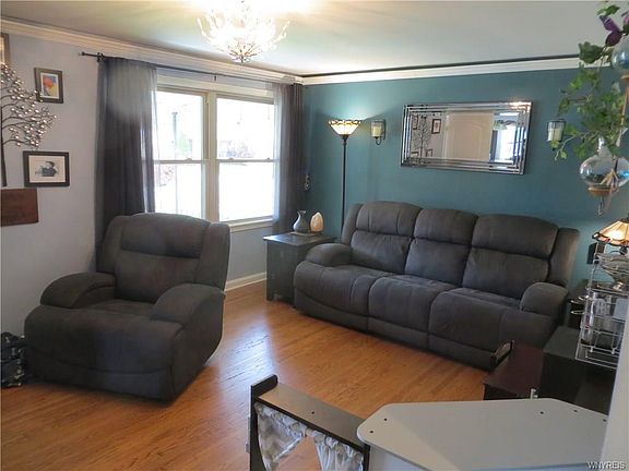 4th image of 33 Donald Dr
