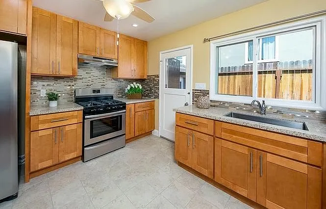 4380 Moreland Dr — Photo 8