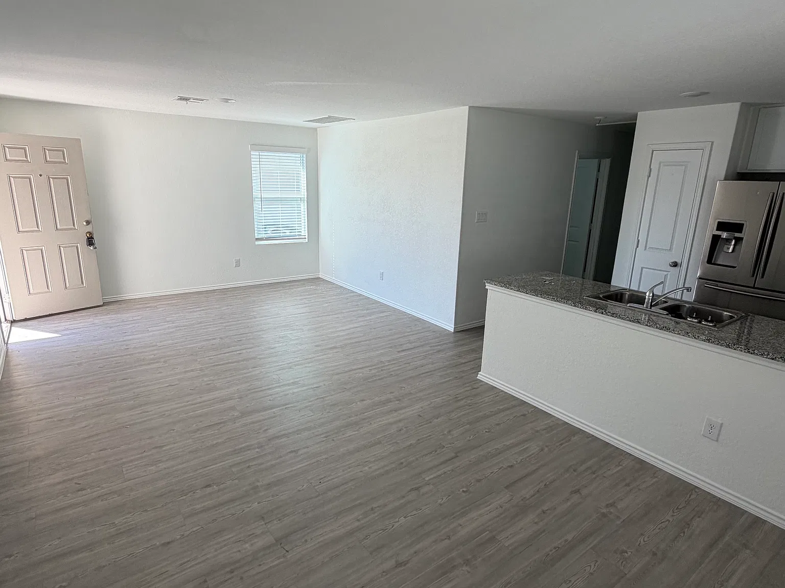 3 bed, 1129 sqft, $1,650 — Photo 3