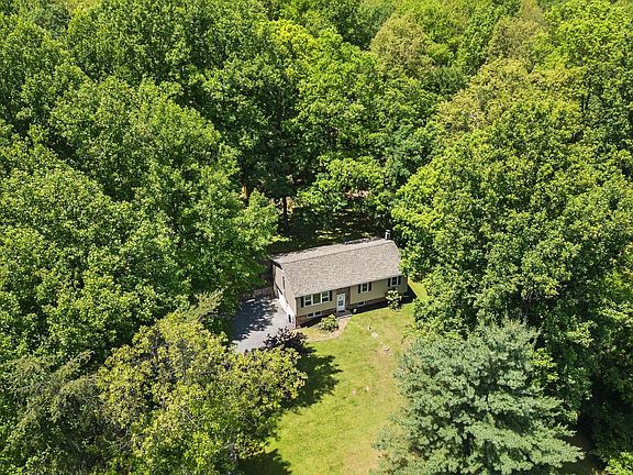 4th image of 129 Beechwood Dr