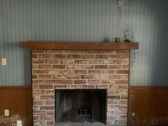5th image of 300 Meadowlark Dr