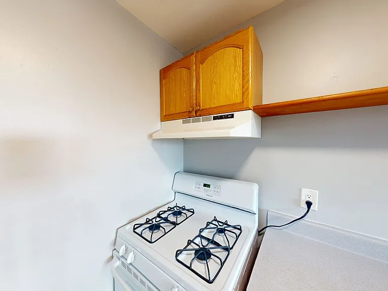 845 Macarthur Blvd — Photo 7
