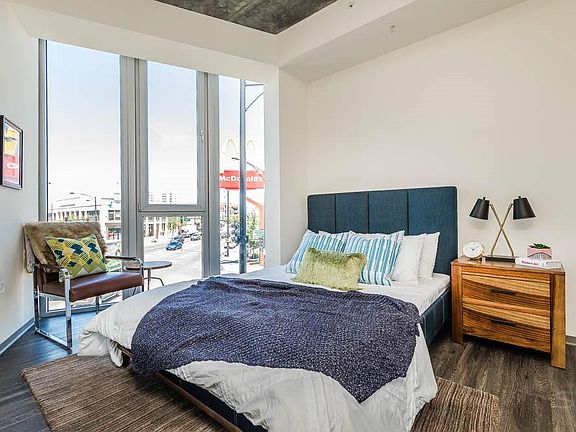 4th image of 1912 N Milwaukee Ave #206