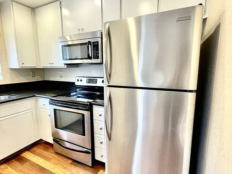 11329 Avenida De Los Lobos #G — Photo 12